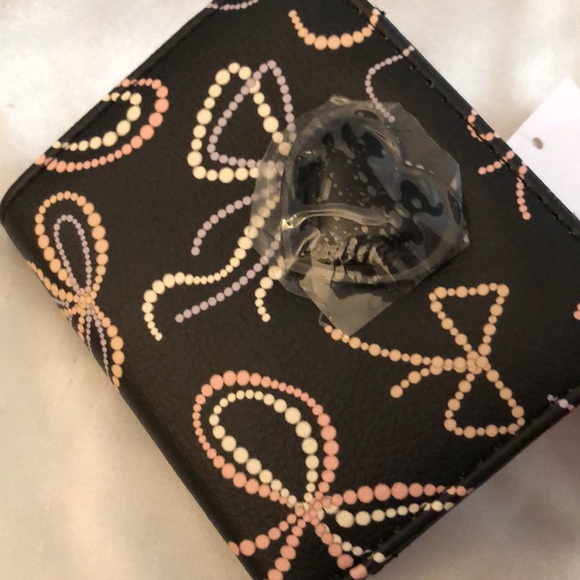 Betsey Johnson Luv Betsey Snap Card Wallet Black With Faux Pearl Bow Print NWT - Picture 10 of 16